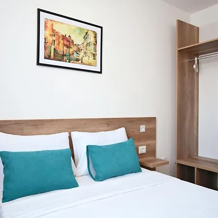 Apartmanhotel Dona, Altina