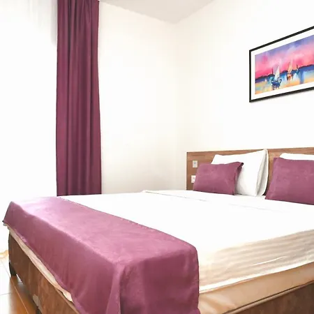Dona, Altina Apartahotel 3*