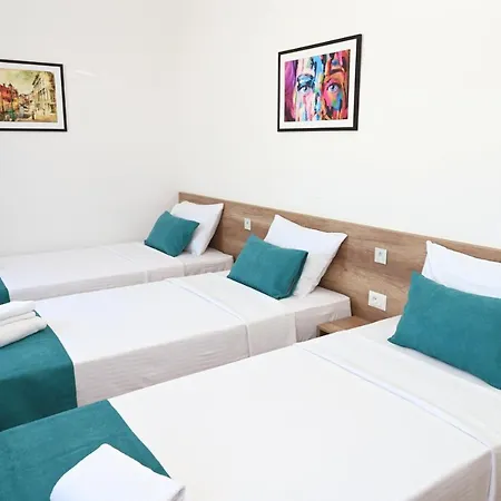 Dona, Altina Apartmanhotel