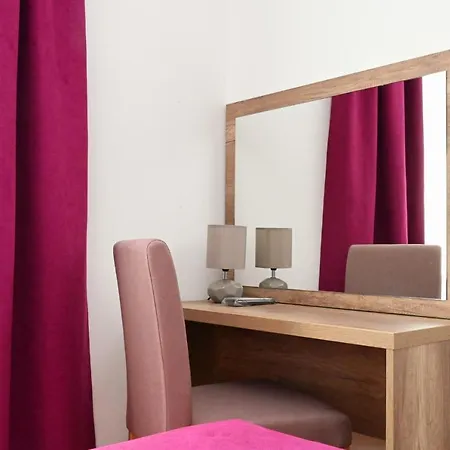 Dona, Altina Apartahotel 3*