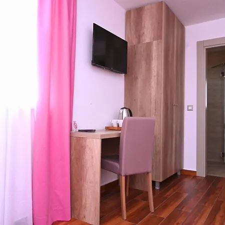 Dona, Altina 3* Belgrad
