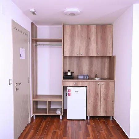 Apartmanhotel Dona, Altina