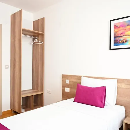 Dona, Altina Apart Otel Belgrad
