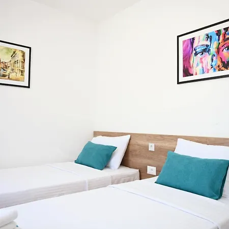 Dona, Altina Aparthotel Belgrade