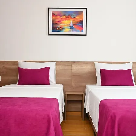 Dona, Altina Appart hôtel 3*