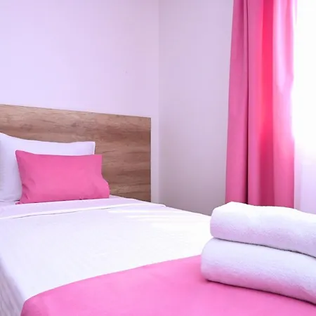 Dona, Altina Aparthotel