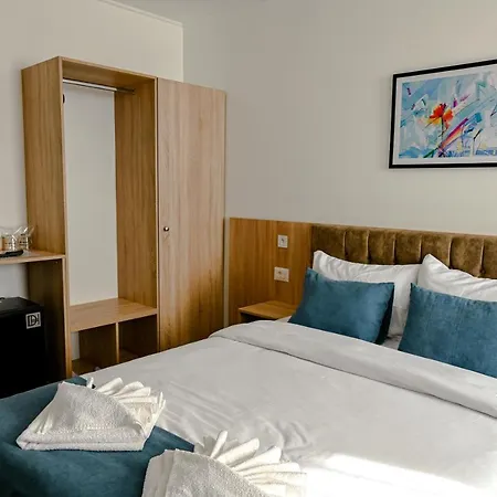 Dona, Altina Aparthotel Belgrade