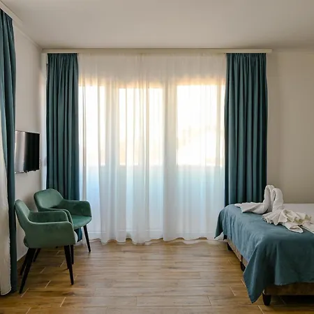 Appart hôtel Dona, Altina 3*