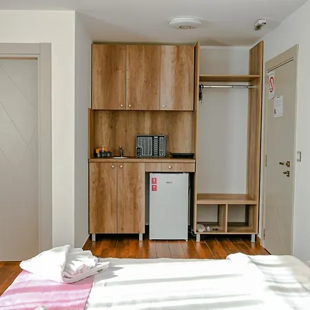 Dona, Altina 3* Belgrade