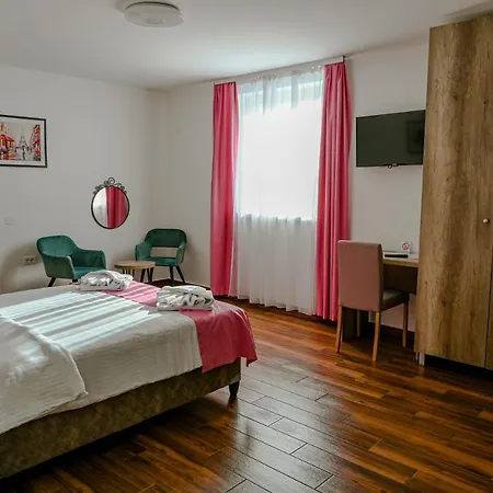 Apartmanhotel Dona, Altina