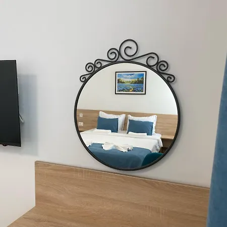 Dona, Altina Apartahotel Belgrado